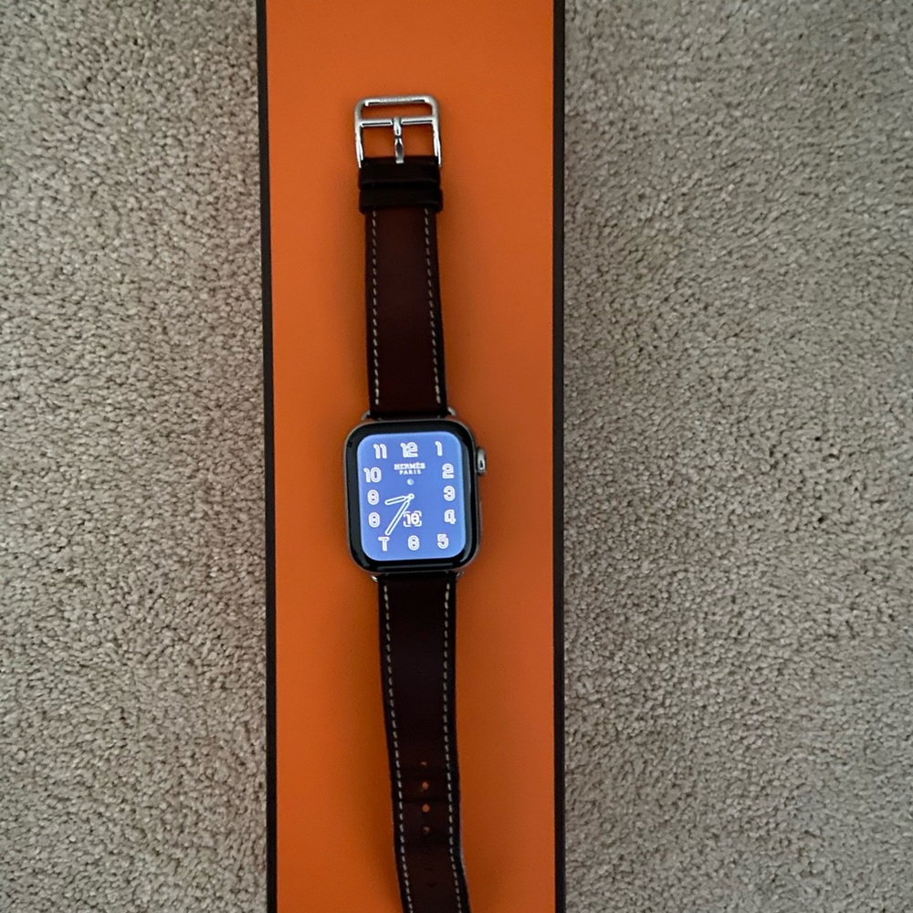 Apple Hermès Watch - Picture 2 of 2